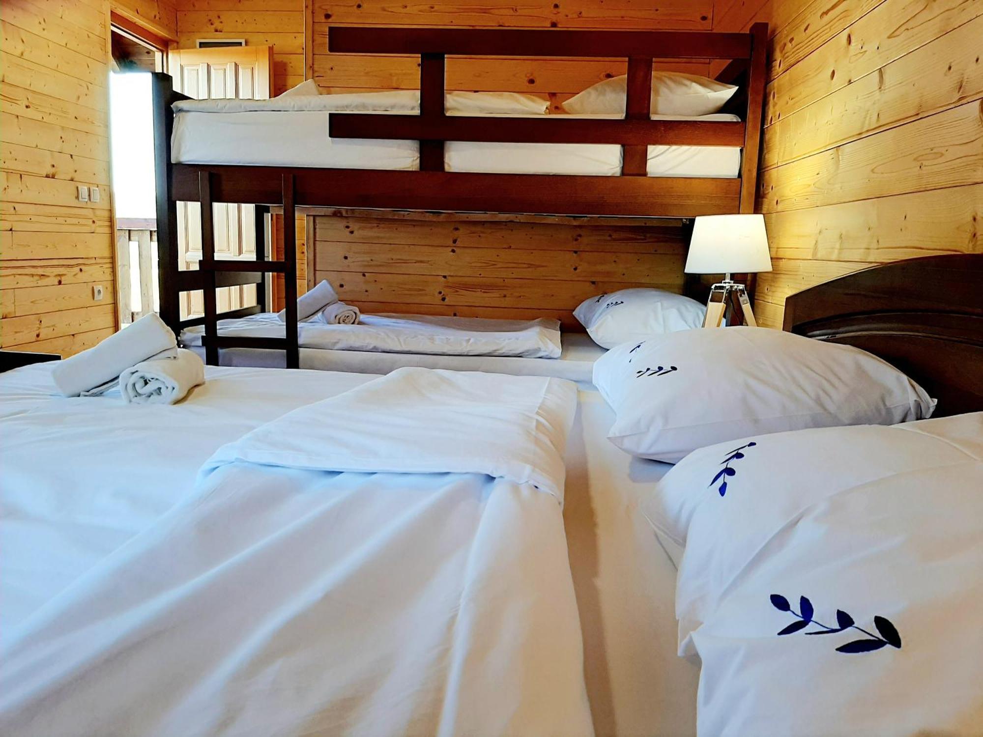 El Paso City, Zlatibor - Unique Wooden Cottages, Treehouse, Wild West Rooms, Accommodation 1-6 People Habitación foto