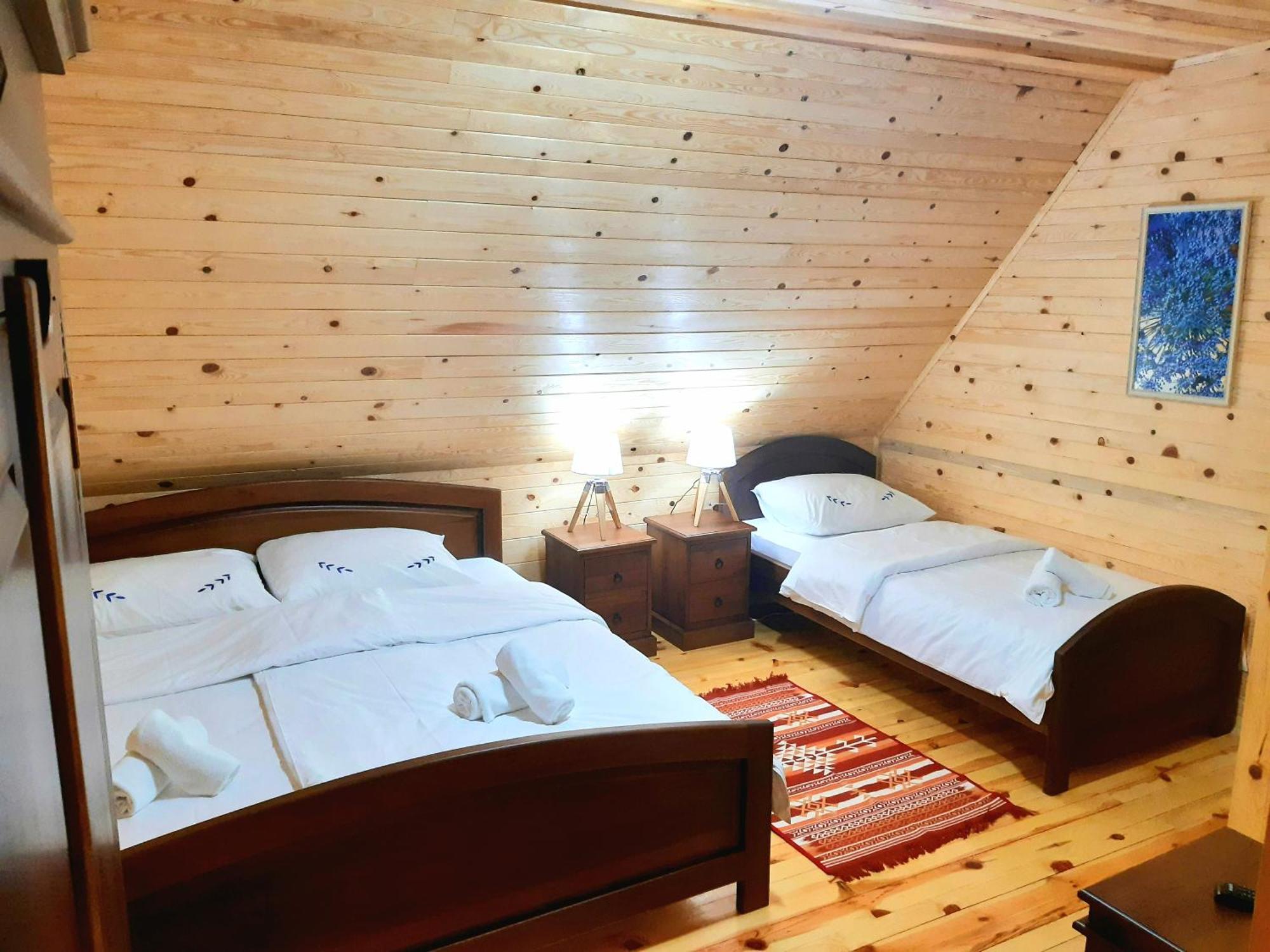 El Paso City, Zlatibor - Unique Wooden Cottages, Treehouse, Wild West Rooms, Accommodation 1-6 People Habitación foto