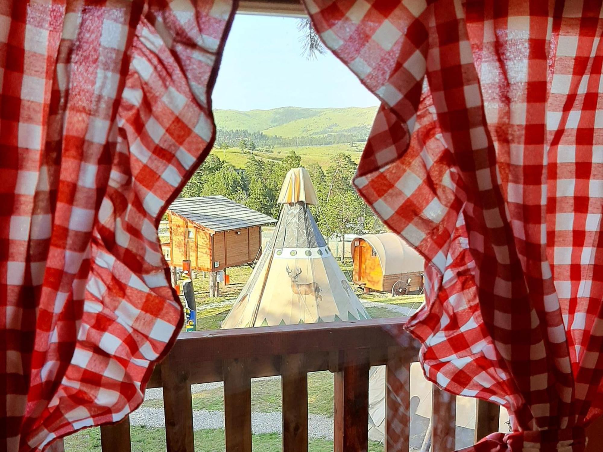 El Paso City, Zlatibor - Unique Wooden Cottages, Treehouse, Wild West Rooms, Accommodation 1-6 People Habitación foto