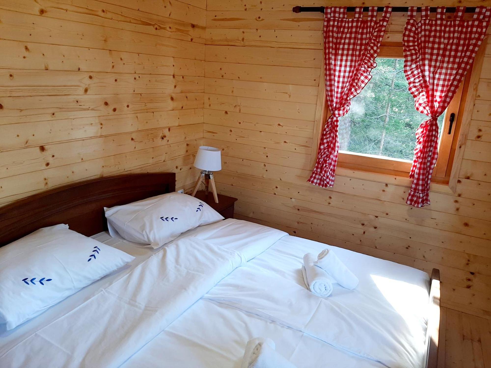 El Paso City, Zlatibor - Unique Wooden Cottages, Treehouse, Wild West Rooms, Accommodation 1-6 People Habitación foto
