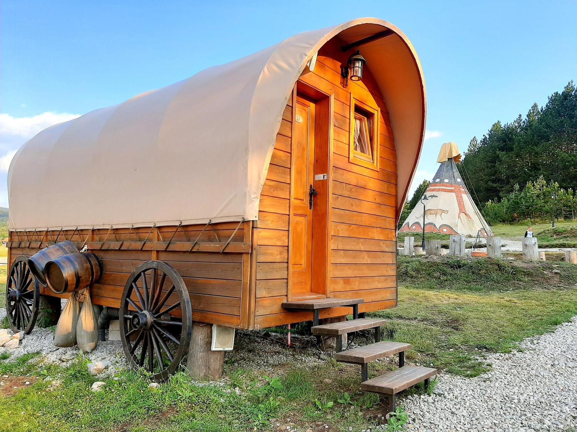 El Paso City, Zlatibor - Unique Wooden Cottages, Treehouse, Wild West Rooms, Accommodation 1-6 People Habitación foto